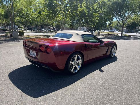 Used 2007 Chevrolet Corvette Coupe w/ Preferred Equipment Group RWD image 7