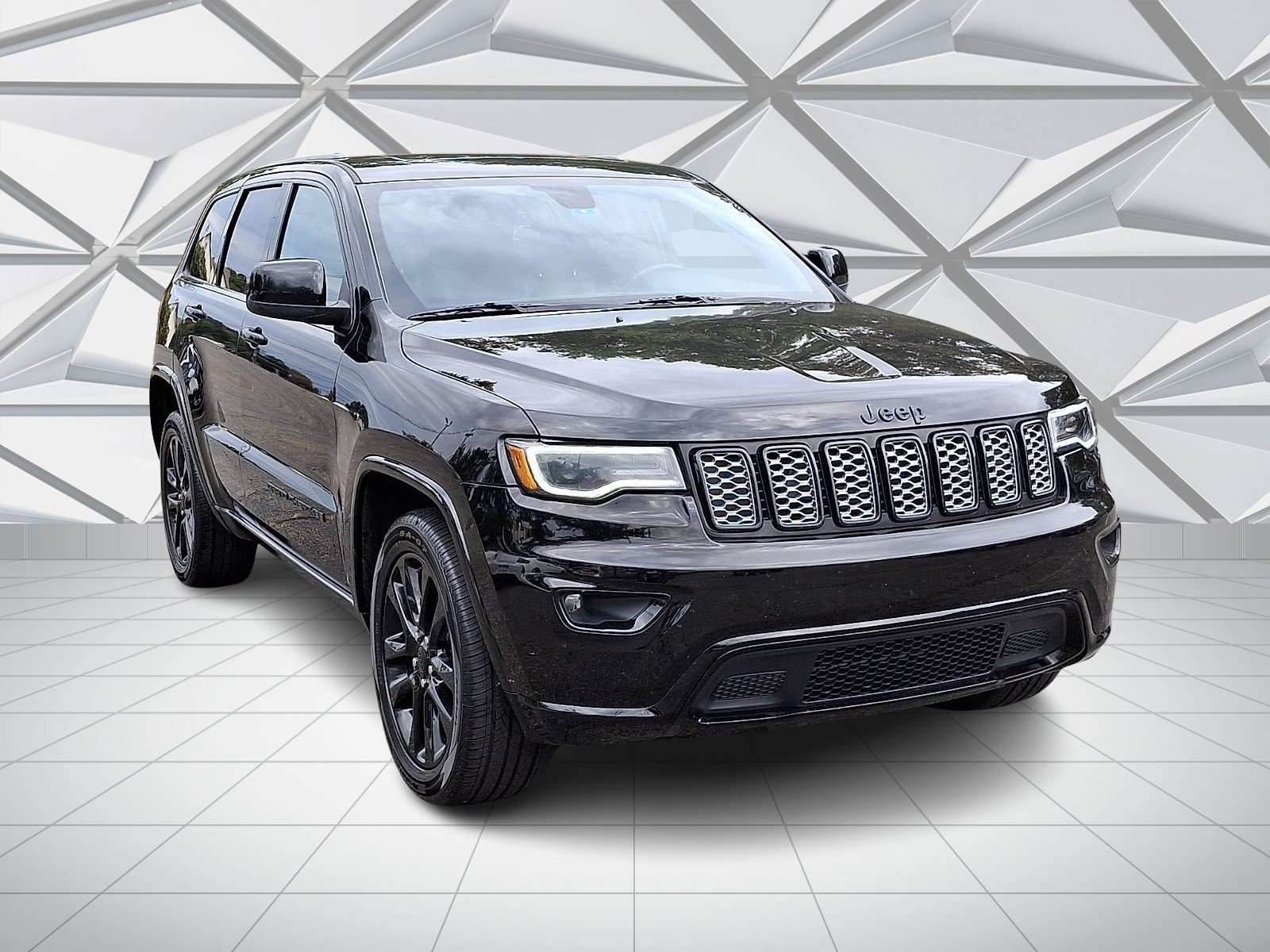 Used 2021 Jeep Grand Cherokee Laredo X AWD/4WD image 2
