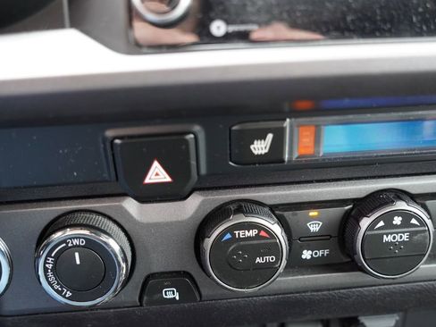 Used 2020 Toyota Tacoma w/ TRD Off-Road Package image 6