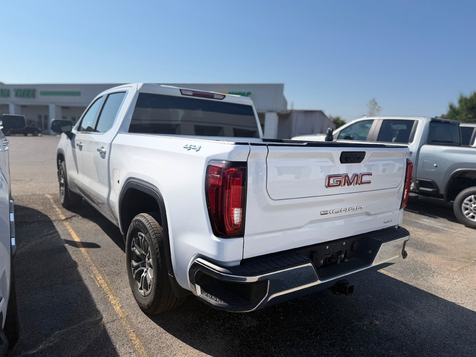 Used 2026 GMC Sierra 1500 SLT AWD/4WD image 5