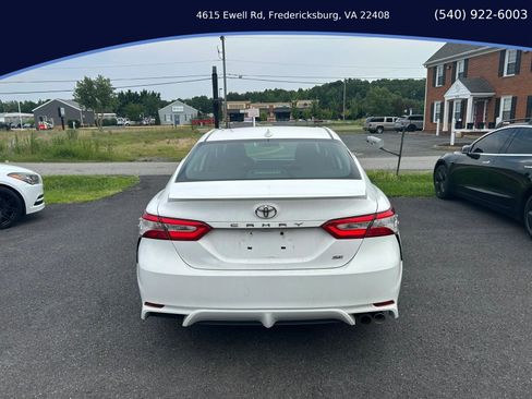 Used 2020 Toyota Camry SE FWD image 4