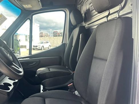 Used 2023 Mercedes-Benz Sprinter 2500 w/ Acoustic Package image 10