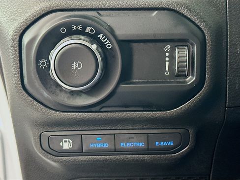 Used 2023 Jeep Wrangler Unlimited w/ Cold Weather Group image 16