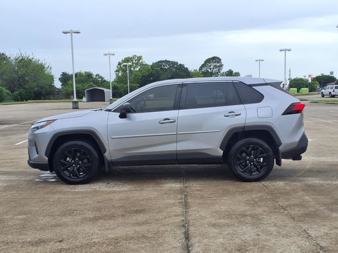 Used 2023 Toyota RAV4 LE AWD/4WD image 5