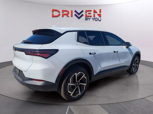 New 2026 Chevrolet Equinox EV LT image 6