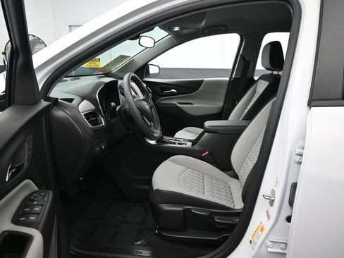 Used 2023 Chevrolet Equinox LS FWD image 11