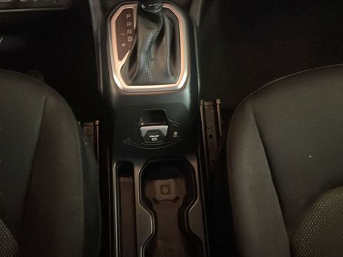 Used 2019 Jeep Renegade Sport w/ Sport Appearance Group AWD/4WD image 17
