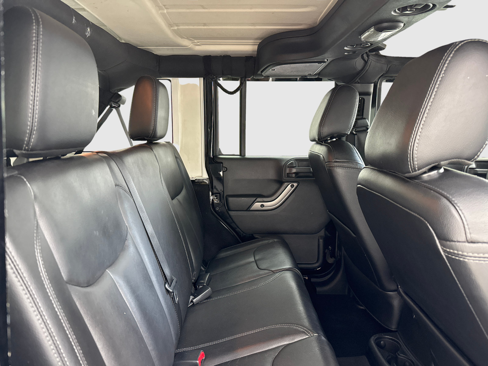 Used 2018 Jeep Wrangler Unlimited Sahara AWD/4WD image 45