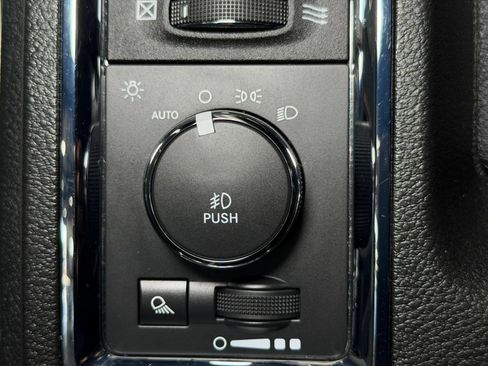 Used 2015 RAM 1500 Laramie w/ Convenience Group AWD/4WD image 31