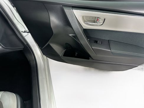 Used 2018 Toyota Corolla LE FWD image 29