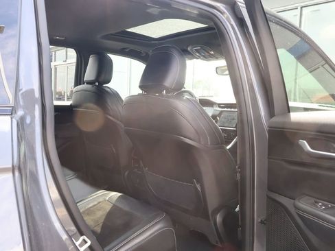 Used 2023 Jeep Grand Cherokee Altitude image 37