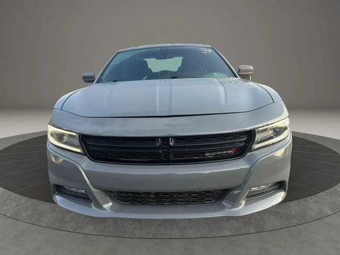 Used 2019 Dodge Charger SXT RWD image 2