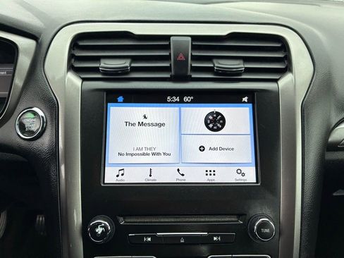 Used 2018 Ford Fusion SE w/ Fusion SE Technology Package FWD image 29