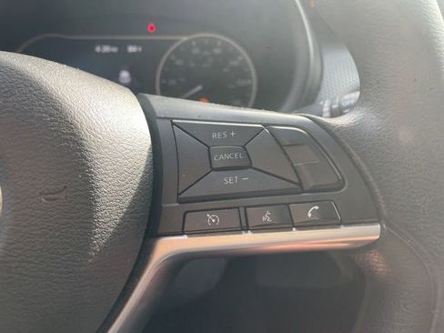 Used 2018 Nissan Kicks SV FWD image 21