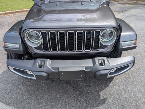 Used 2025 Jeep Wrangler Unlimited Sahara w/ Safety Group AWD/4WD image 12
