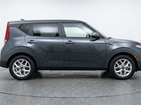 Used 2025 Kia Soul LX w/ LX Technology Package FWD image 11