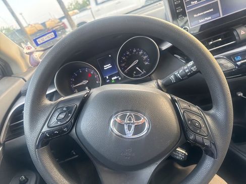 Used 2021 Toyota C-HR LE FWD image 30