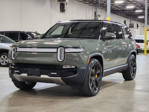 Used 2023 Rivian R1S Launch Edition image 3