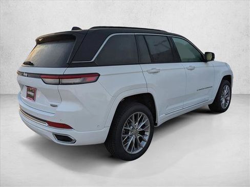 New 2025 Jeep Grand Cherokee Summit image 2