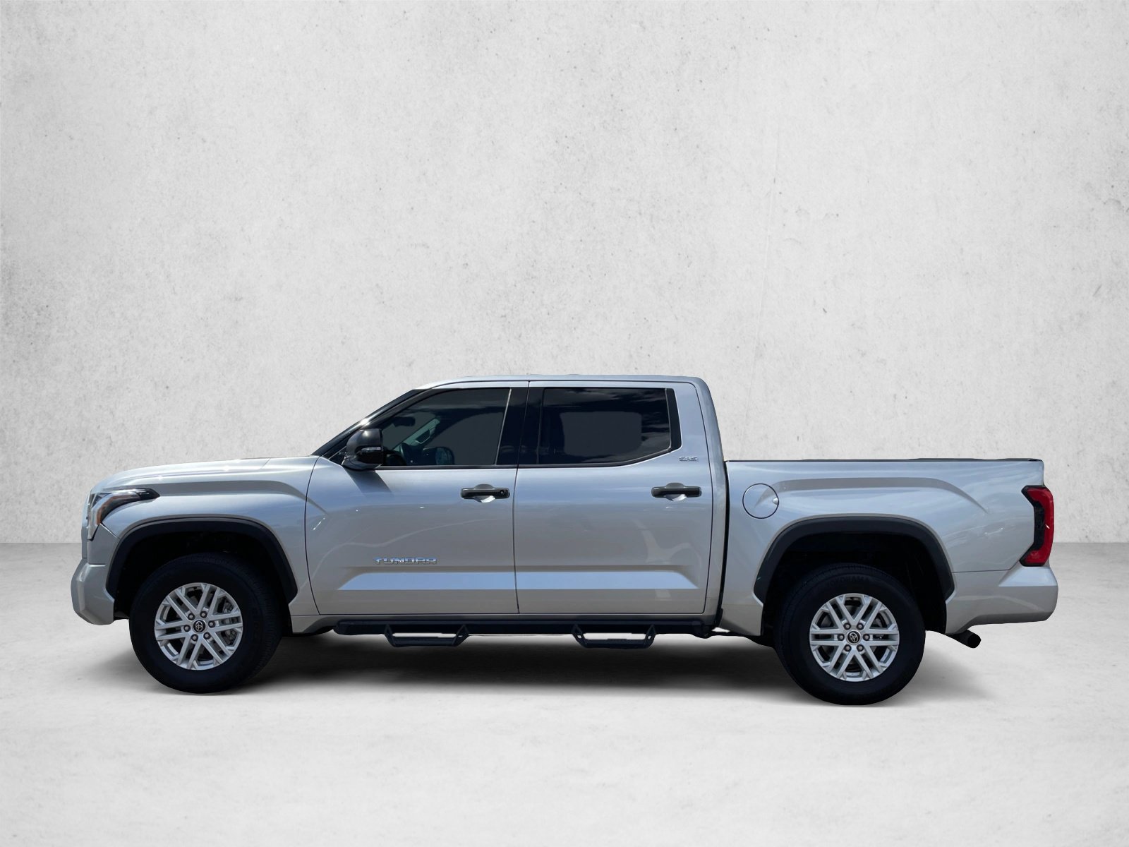 Used 2022 Toyota Tundra SR5 w/ SR5 Convenience Package AWD/4WD image 8