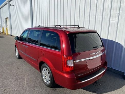 Used 2011 Chrysler Town & Country Touring-L image 14