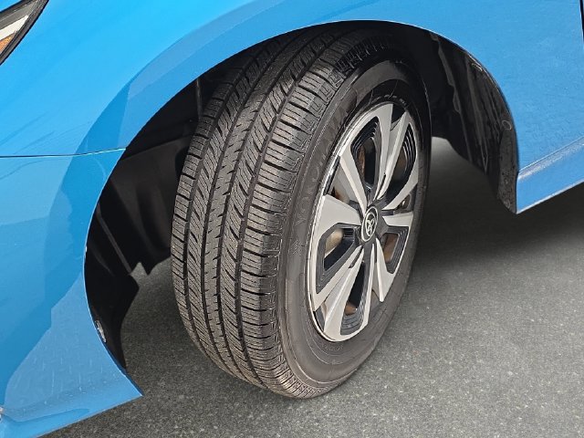 Used 2017 Toyota Prius Prime Premium FWD image 30