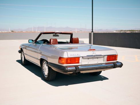 Used 1988 Mercedes-Benz 560 SL image 17