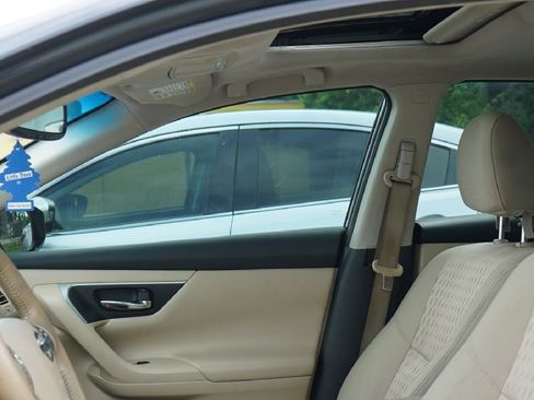 Used 2017 Nissan Altima 2.5 SV w/ Convenience Package image 16