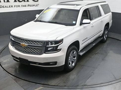 Used 2017 Chevrolet Suburban LT w/ LT Signature Package image 46