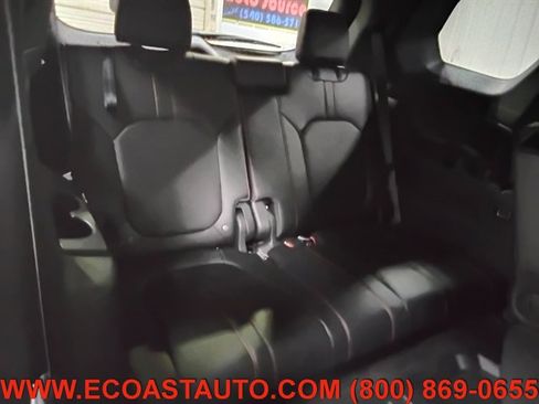 Used 2025 Honda Pilot TrailSport image 17