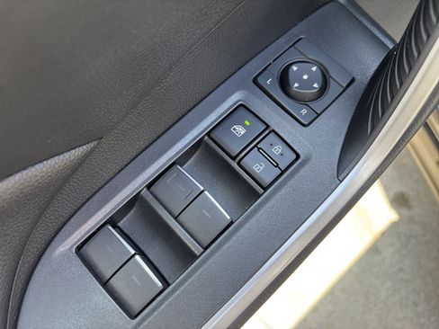 Used 2025 Toyota RAV4 XLE AWD/4WD image 11