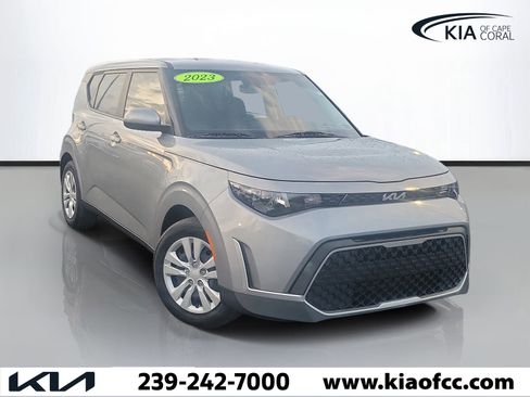 Certified 2023 Kia Soul LX FWD image 1