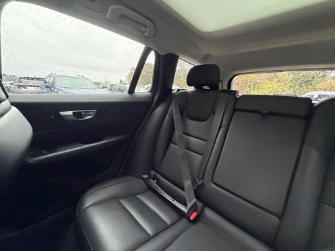 Used 2025 Volvo V60 B5 Cross Country Plus image 38