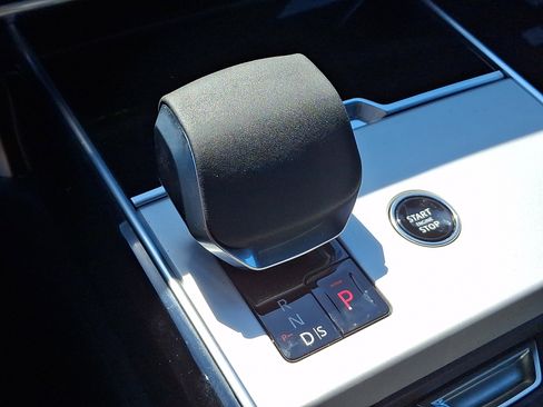 New 2026 Land Rover Range Rover Long Wheelbase SE image 12