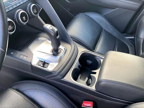 Used 2020 Jaguar E-PACE SE image 17