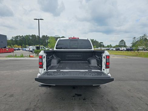 Used 2026 Nissan Frontier SV w/ Tow Package RWD image 14