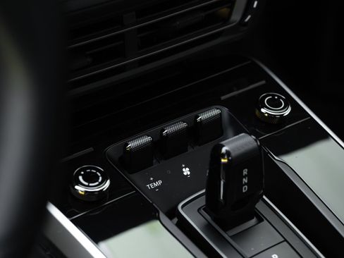 Used 2022 Porsche 911 Turbo S image 40