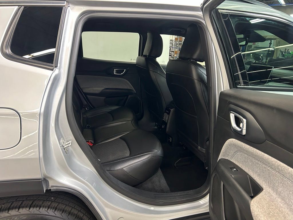 Used 2024 Jeep Compass Latitude AWD/4WD image 12