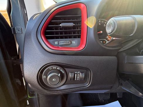 Used 2016 Jeep Renegade Trailhawk w/ Premium Trailhawk Package image 19