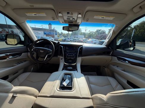 Used 2016 Cadillac Escalade Premium image 16