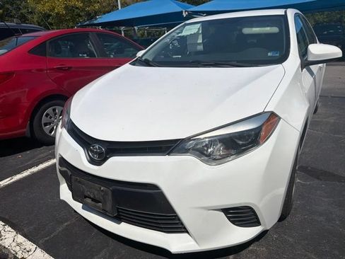 Used 2016 Toyota Corolla LE FWD image 2
