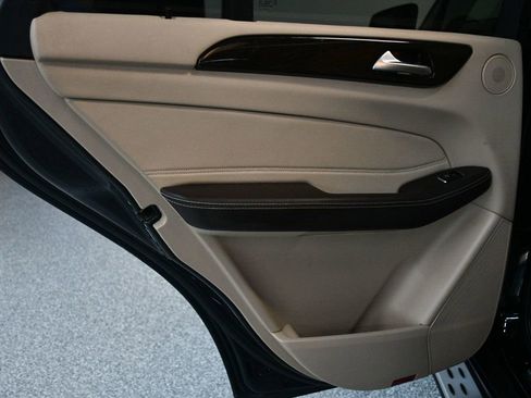 Used 2019 Mercedes-Benz GLE 400 4MATIC image 24