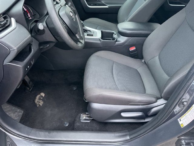 Used 2025 Toyota RAV4 LE AWD/4WD image 9