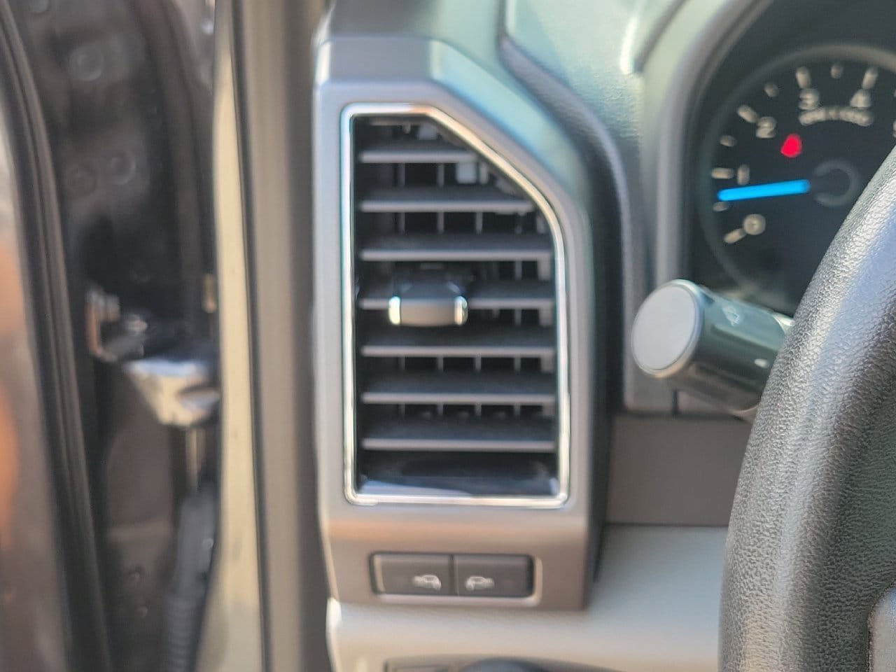 Used 2020 Ford F150 XLT w/ Equipment Group 302A Luxury RWD image 30