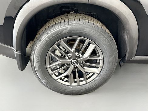 Used 2023 Nissan Rogue S image 33