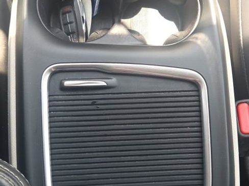 Used 2023 Chrysler Pacifica Touring-L FWD image 38