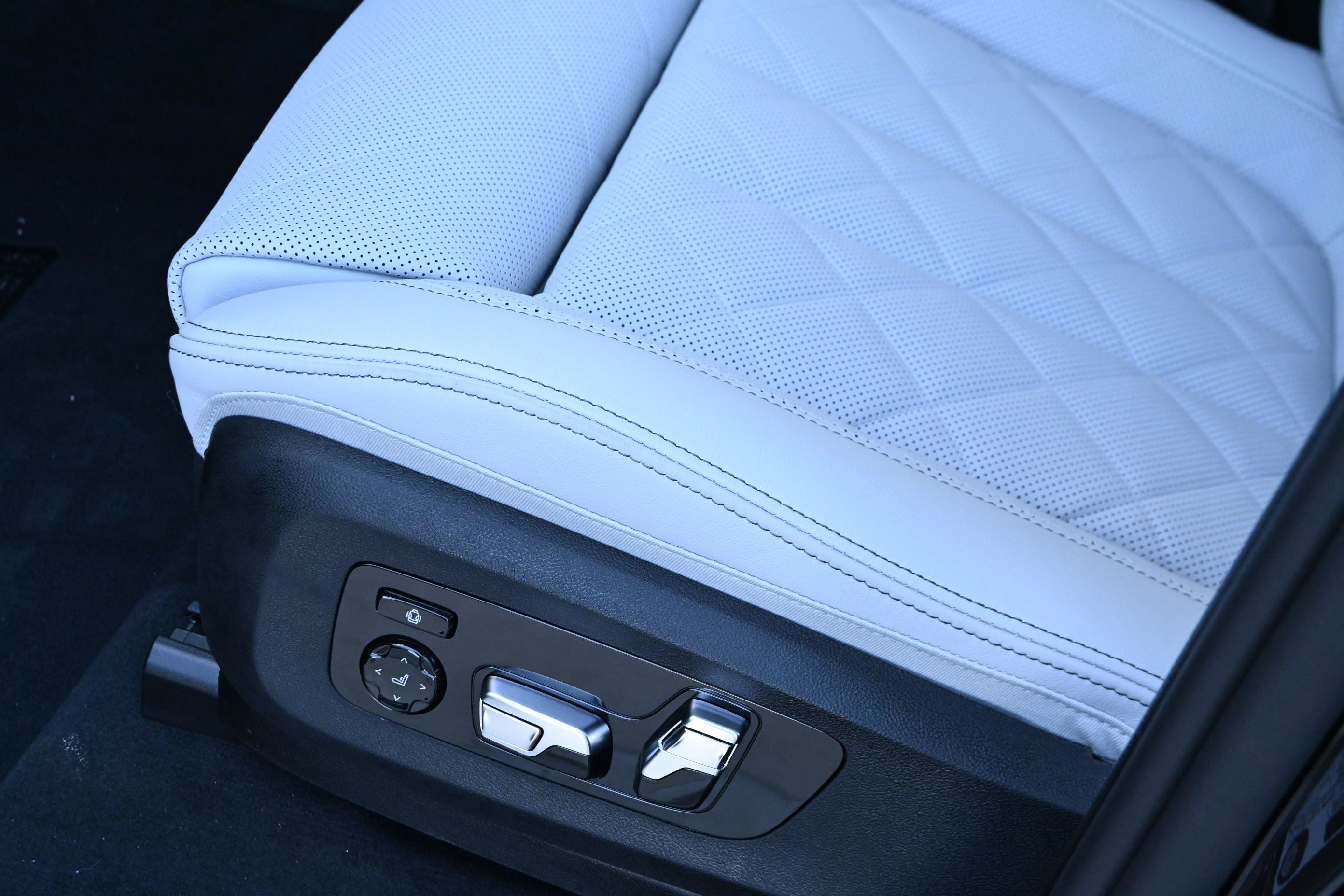 Used 2026 BMW X7 M60i AWD/4WD image 29