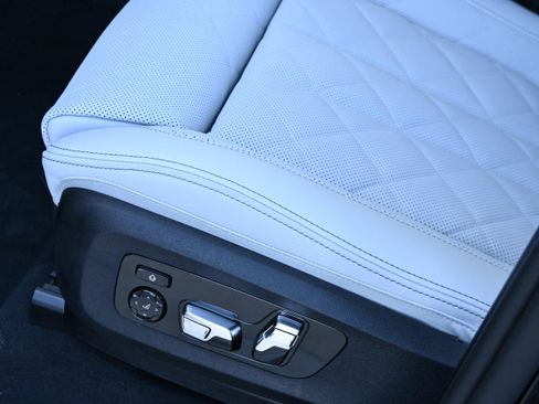 Used 2026 BMW X7 M60i AWD/4WD image 29