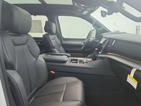 New 2026 Jeep Grand Wagoneer Limited AWD/4WD image 33
