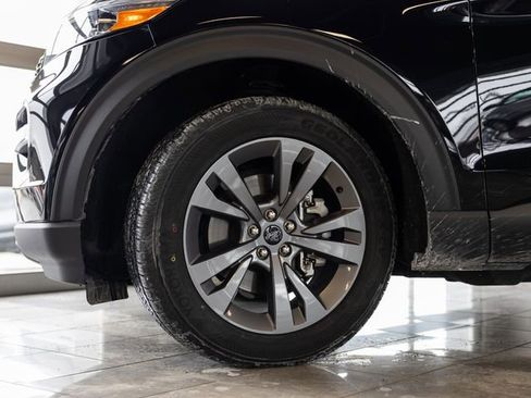 Used 2023 Ford Explorer XLT w/ Equipment Group 202A image 10